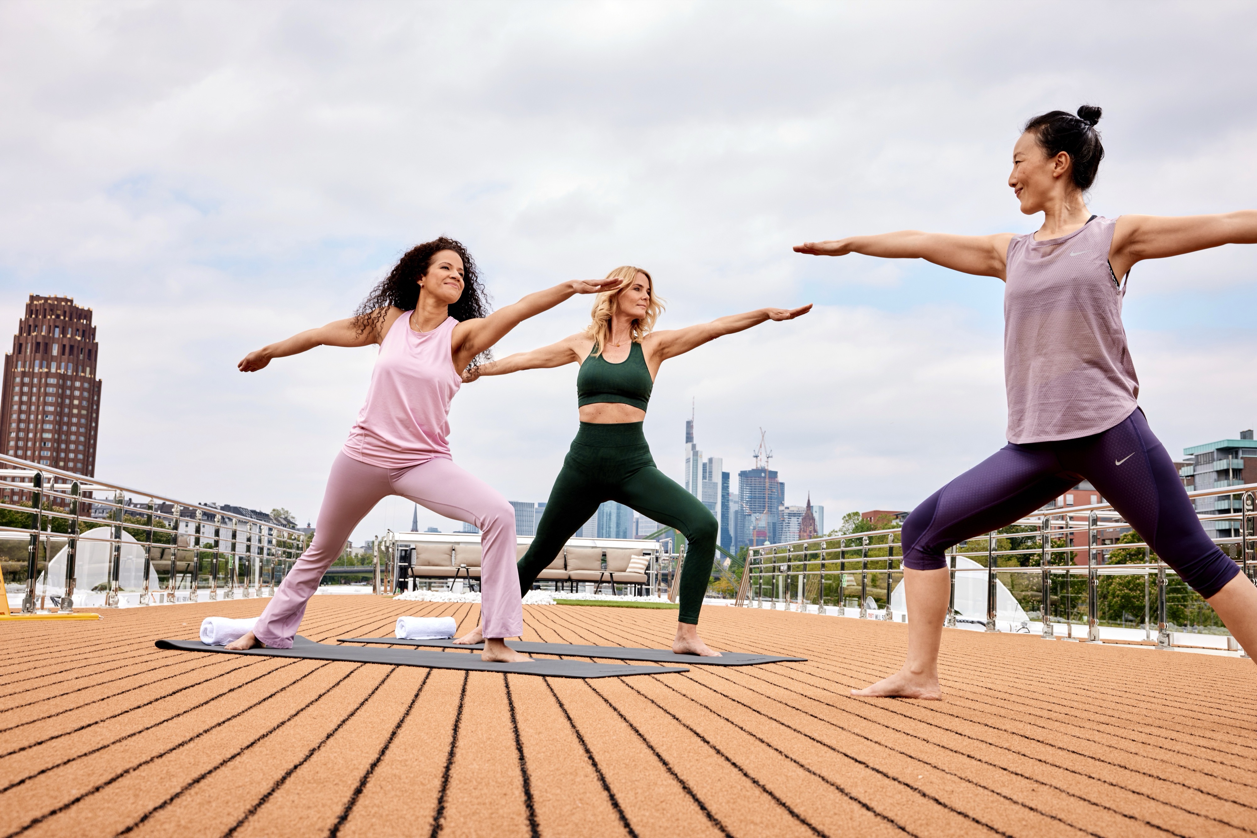 AMADEUS Guest Experience Lifestyle Yoga Wellness Fitness ©Leuftner Cruises Amadeus.jpg